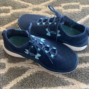 Under armour shoes. Size 6Y. In like new condition